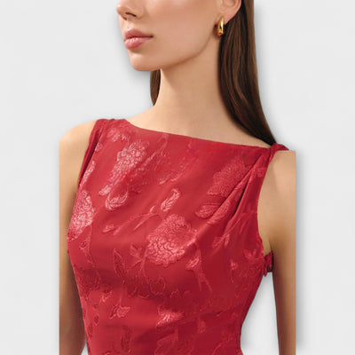 Opal - Elegantes Rückfreies Schnür-Jacquard Maxikleid" can be rewritten as:

"Opal - Stilvolles Rückfreies Schnür-Jacquard Maxikleid