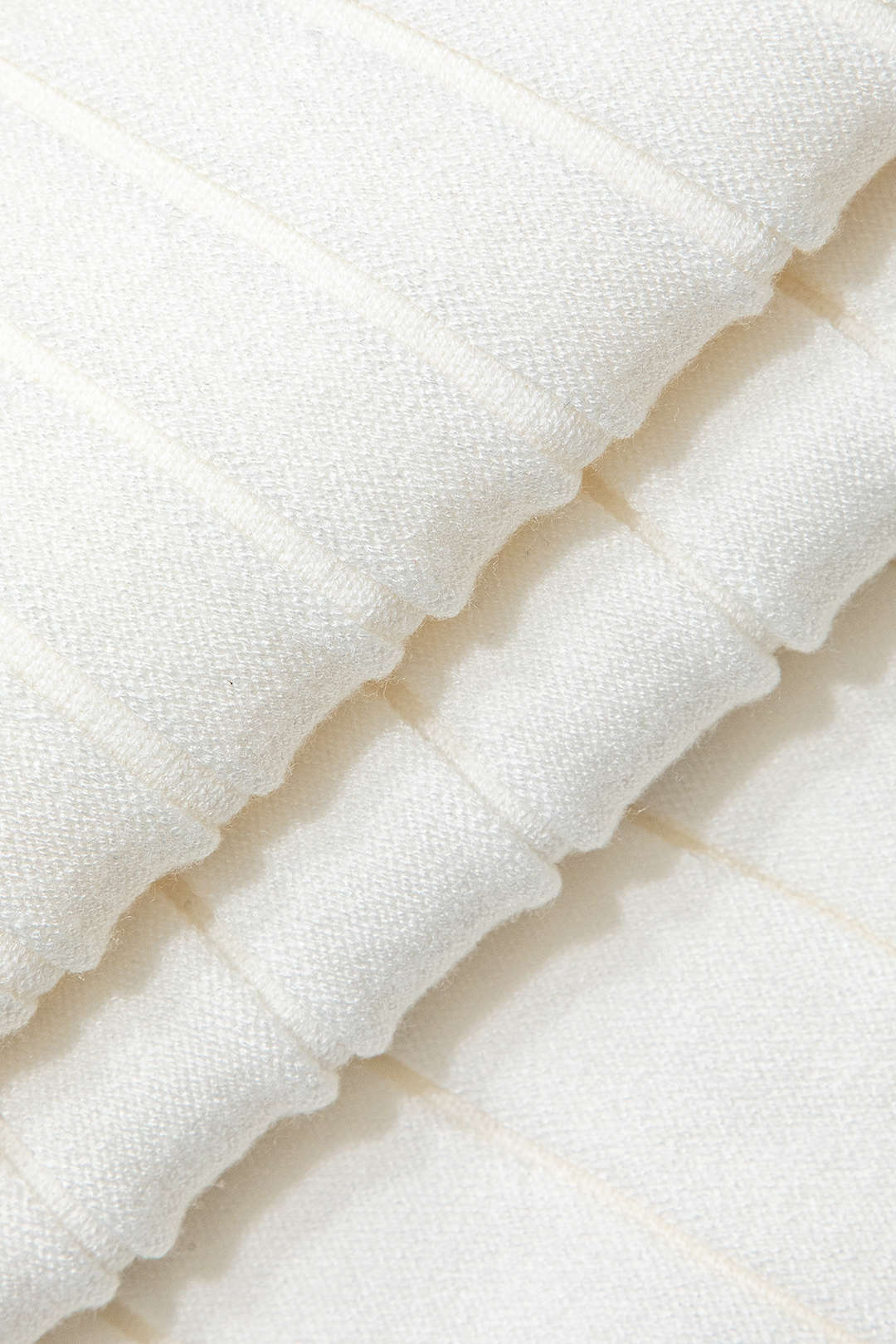 Kira | Feminines Strick-Zweiteiler-Set mit Knopf-Top & Plisseerock