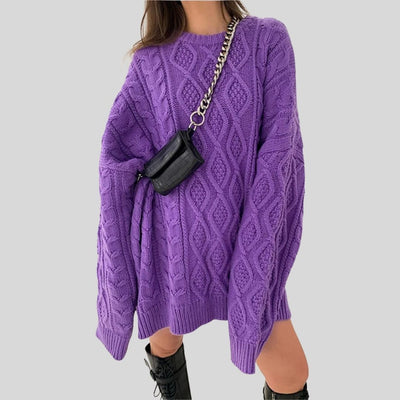 Enna - Texturiertes Strickkleid mit Zopfmuster und Lockerer Passform