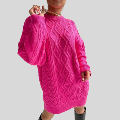 Enna - Texturiertes Strickkleid mit Zopfmuster und Lockerer Passform