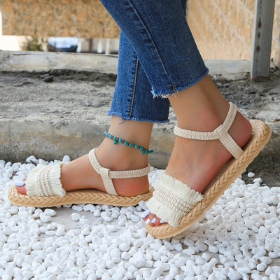 Azelma® | Geflochtene Bastsandalen mit Fransen