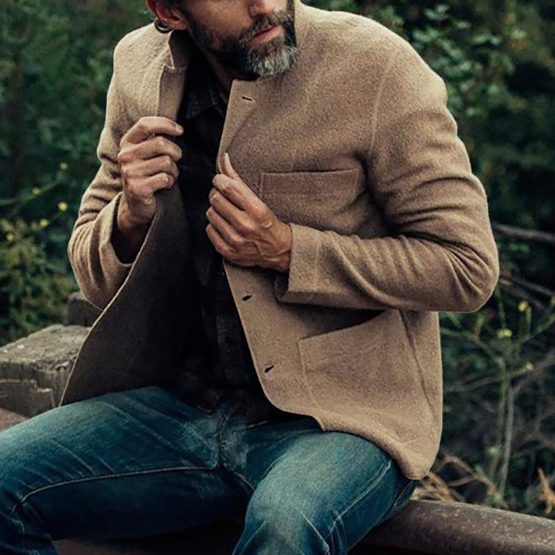 Einreihige Herrenjacke mit mehreren Taschen