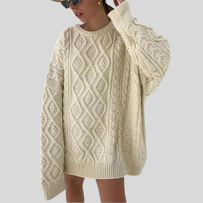 Enna - Texturiertes Strickkleid mit Zopfmuster und Lockerer Passform