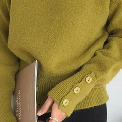 Grace - Eleganter gerippter Rollkragenpullover mit auffälligen Knöpfen