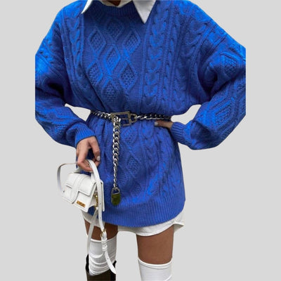 Enna - Texturiertes Strickkleid mit Zopfmuster und Lockerer Passform