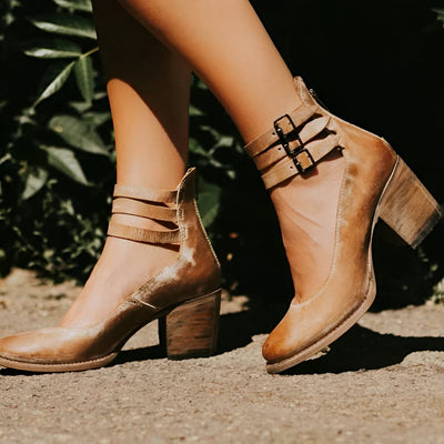 Kira | Zeitlose Vintage-Pumps – Erhebe jeden Schritt
