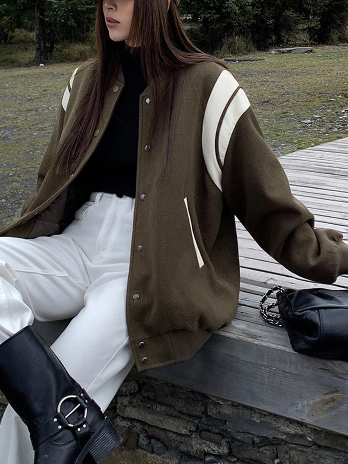 Molly | Lässige Varsity-Jacke im Retro-Stil mit gestreiften Ärmeldetails und gerippten Bündchen