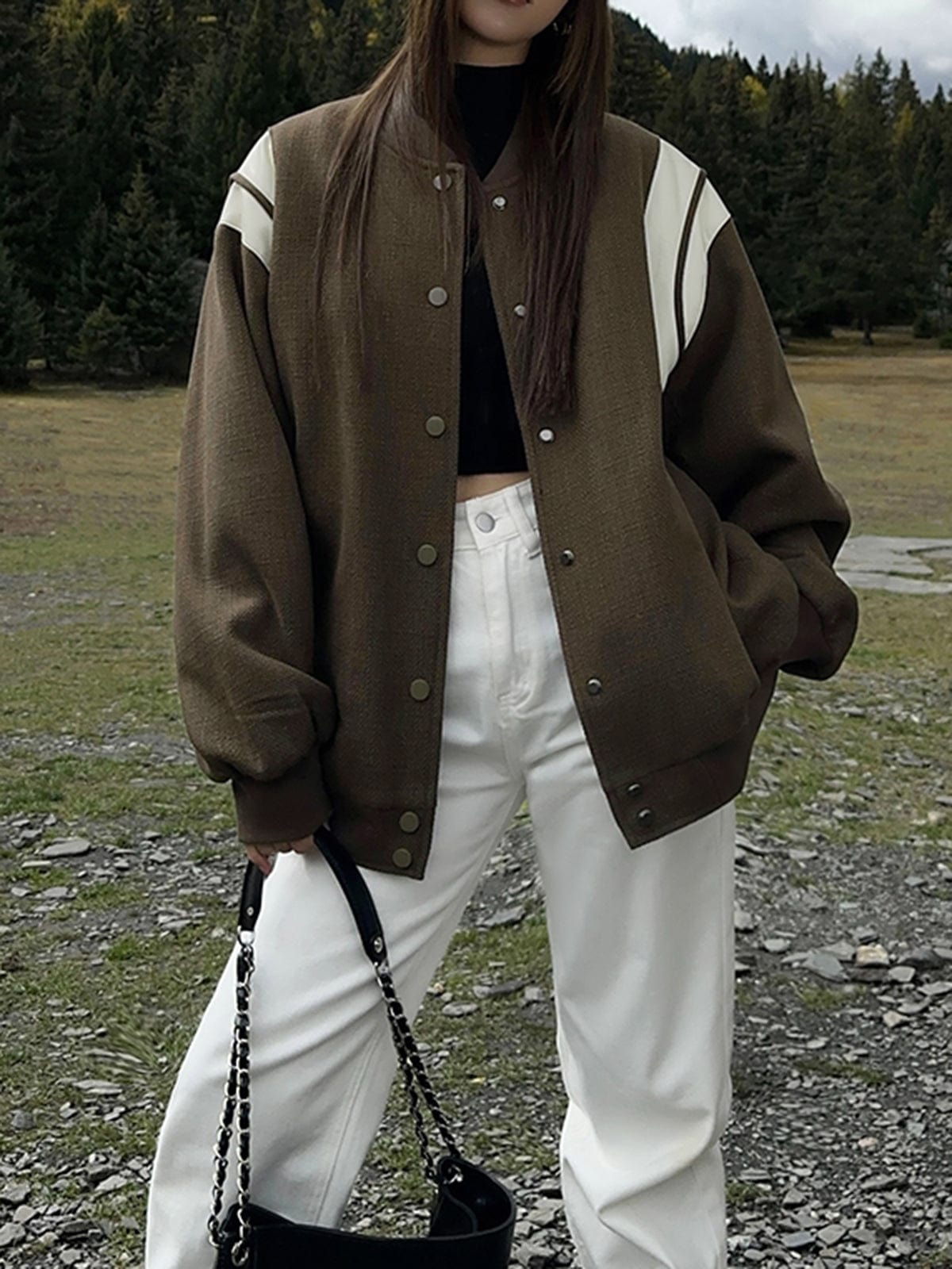 Molly | Lässige Varsity-Jacke im Retro-Stil mit gestreiften Ärmeldetails und gerippten Bündchen