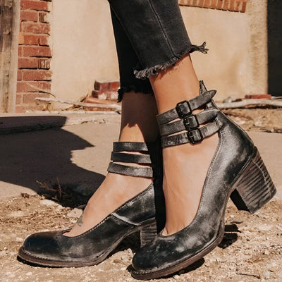 Kira | Zeitlose Vintage-Pumps – Erhebe jeden Schritt