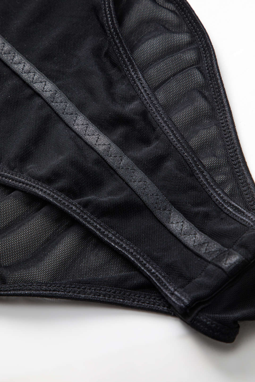 Daisy | Spaghettiträgern Schwarz Verführerischer Mesh-Body mit Bügel-Cups