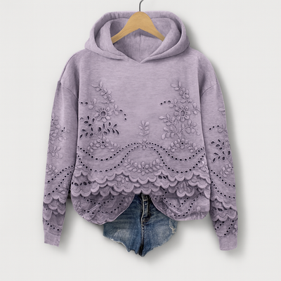 Hoodie mit Spitzenbesatz – Gemütlichkeit trifft auf femininen Charme
