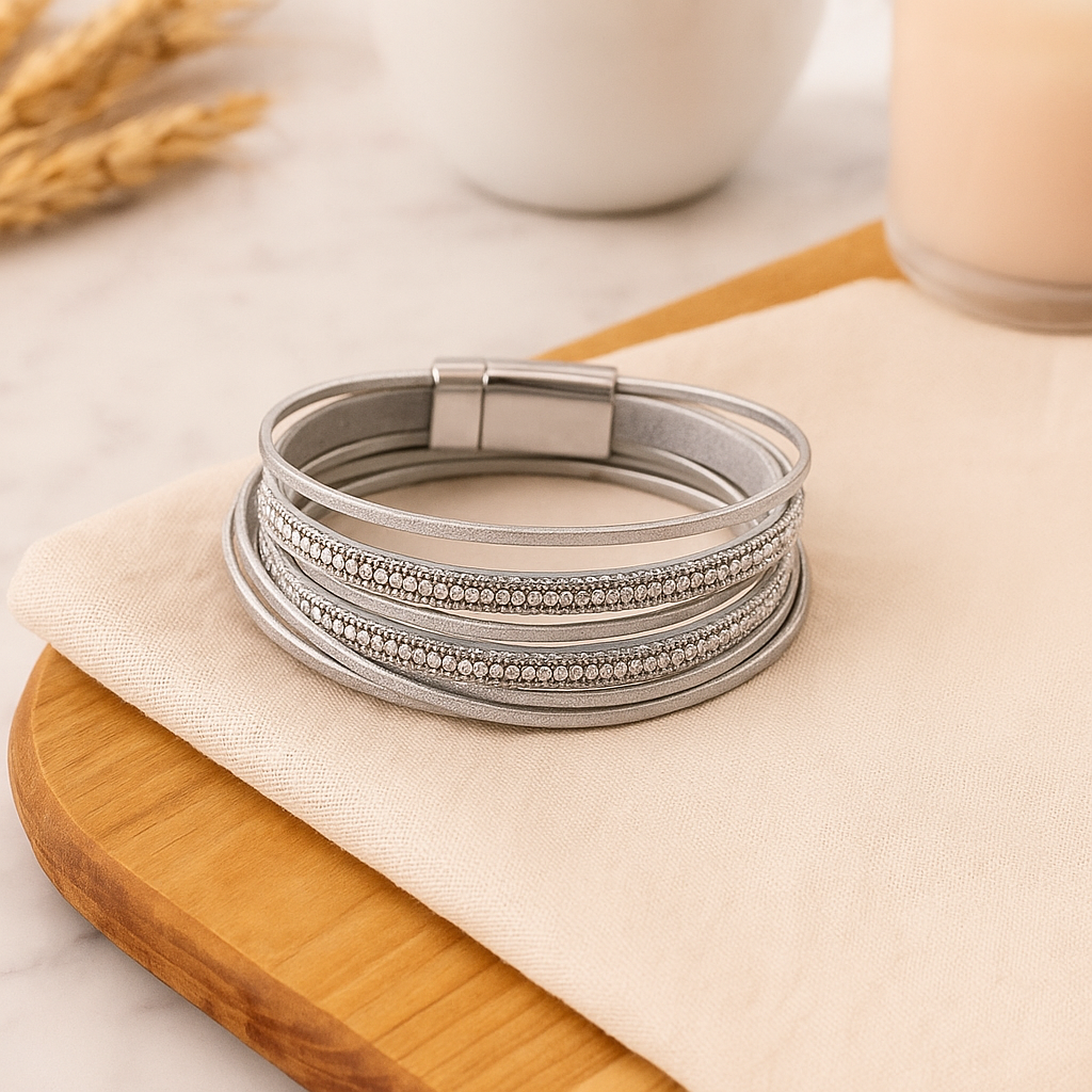 Mehrlagiges Lederarmband für Damen – Roségold mit Perlen und Kristall-Akzenten