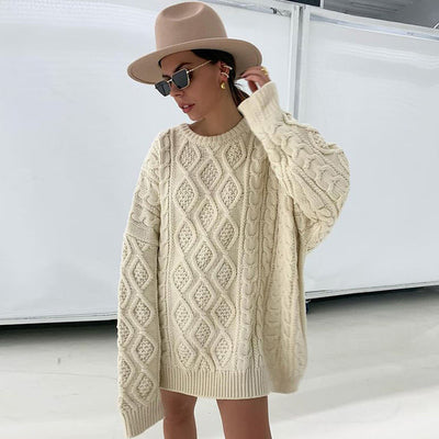 Enna - Texturiertes Strickkleid mit Zopfmuster und Lockerer Passform