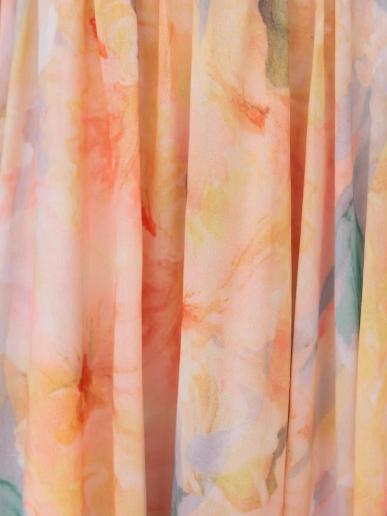 Fließendes Neckholderkleid