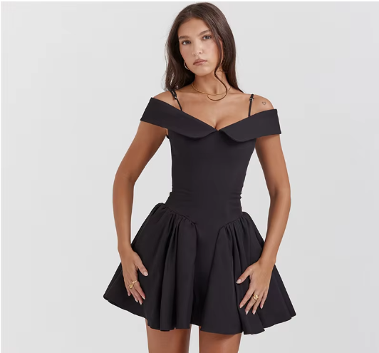 Karli - Schmeichelndes Abendkleid mit fallenden Schultern