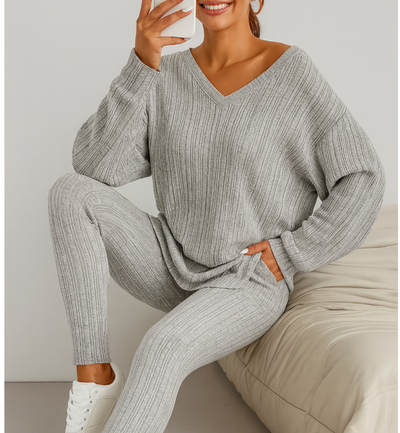Damen Zweiteiler aus Rippstrick – Kapuzenpullover mit langen Ärmeln & Skinny Hose – Lässiges Freizeit-Outfit