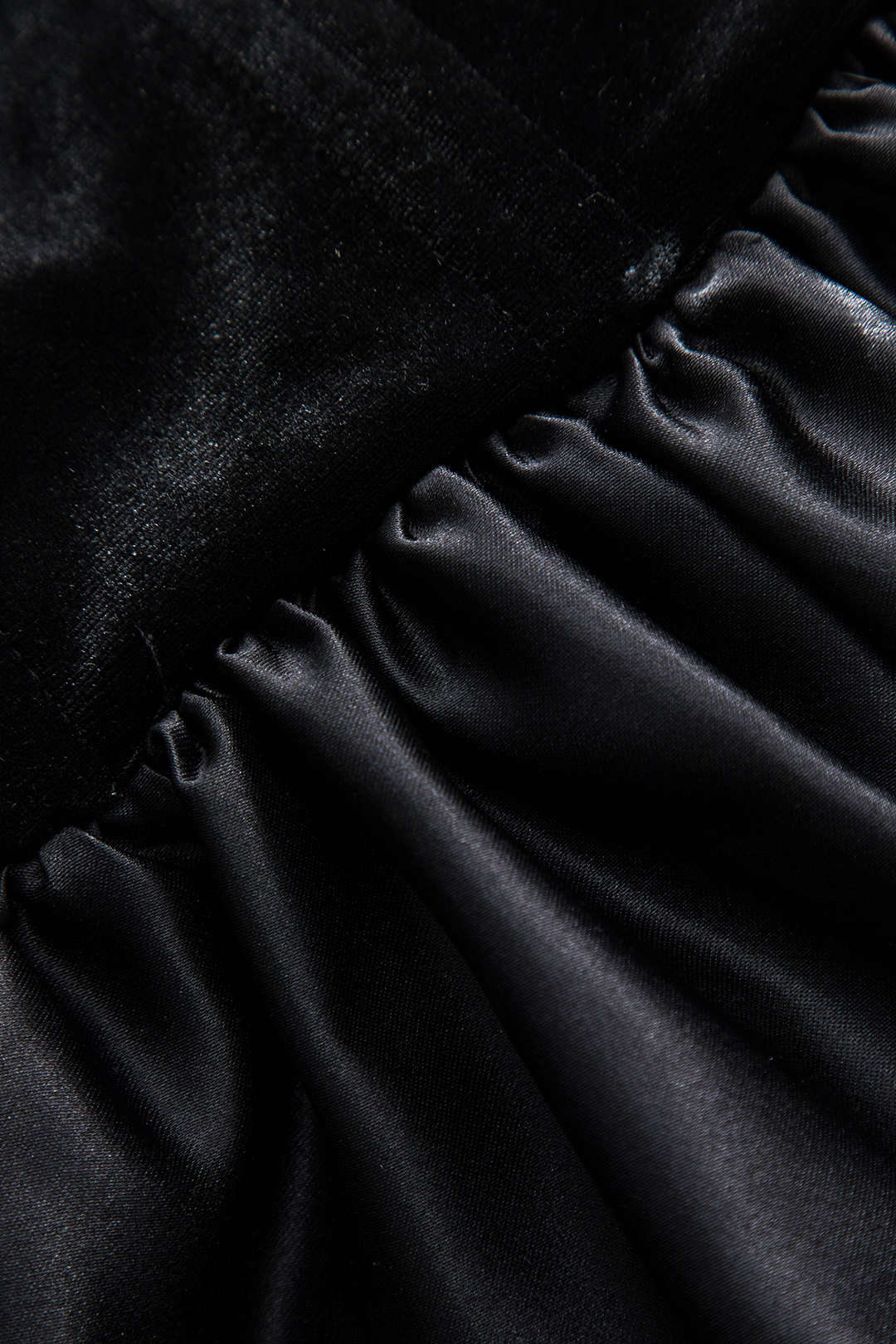 Jennifer | Corsagen-Top mit Herz-Ausschnitt und voluminösem Satin-Peplum