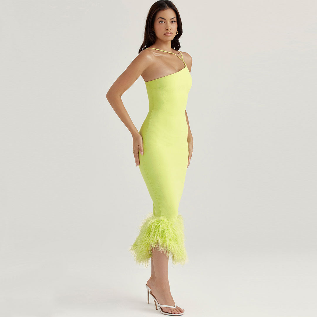 Angelina - Asymmetrisches, rückenfreies Slim-Fit-Kleid