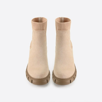 - Chelsea Boots