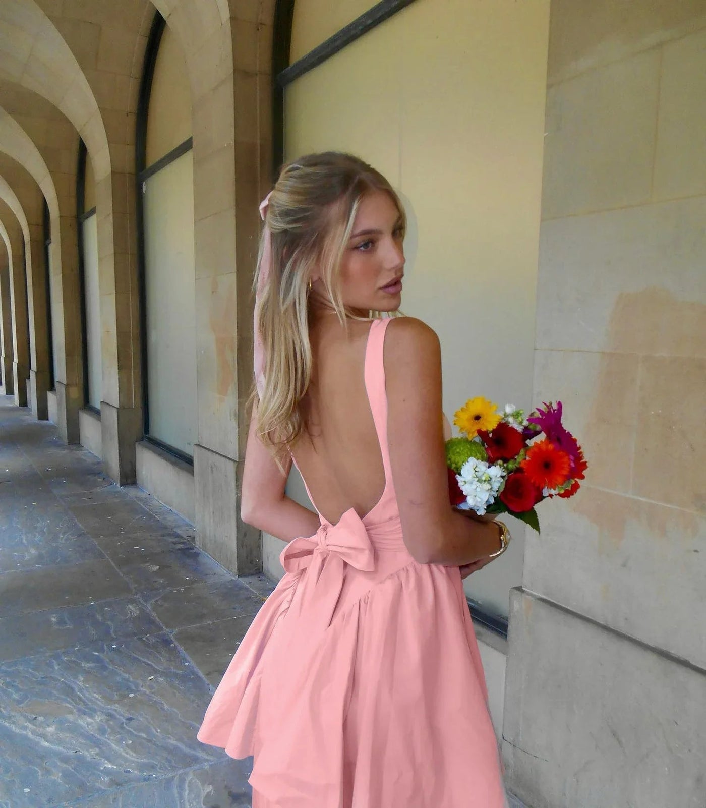 Giselle® | Rückenfreies Minikleid mit Schleife
