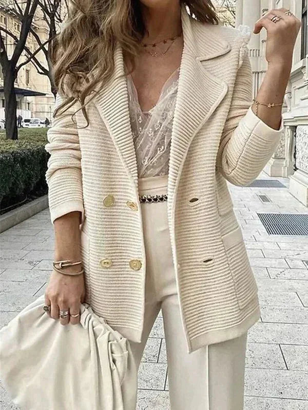 Damenblazer in Beige mit Revers und Knöpfen