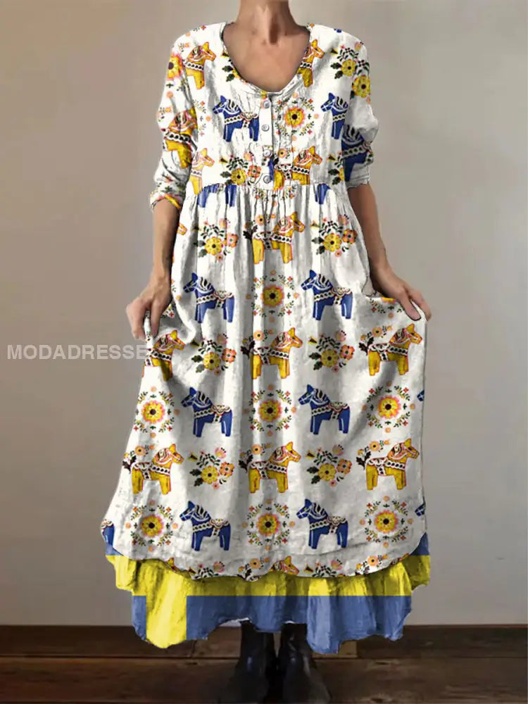 Frauenkleid mit schwedischen Dala-Pferden