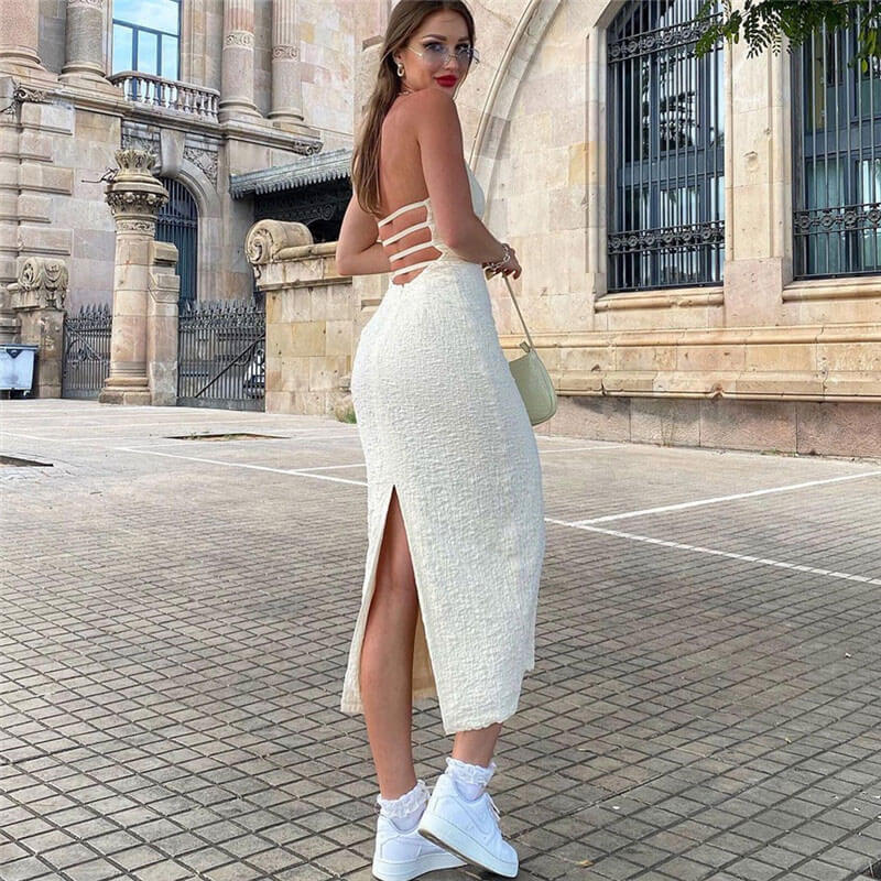 Maya - Midikleid mit Neckholder und strukturierten Schlitzkanten