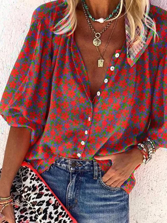 Geblümtes Top mit Vintage-Knöpfen